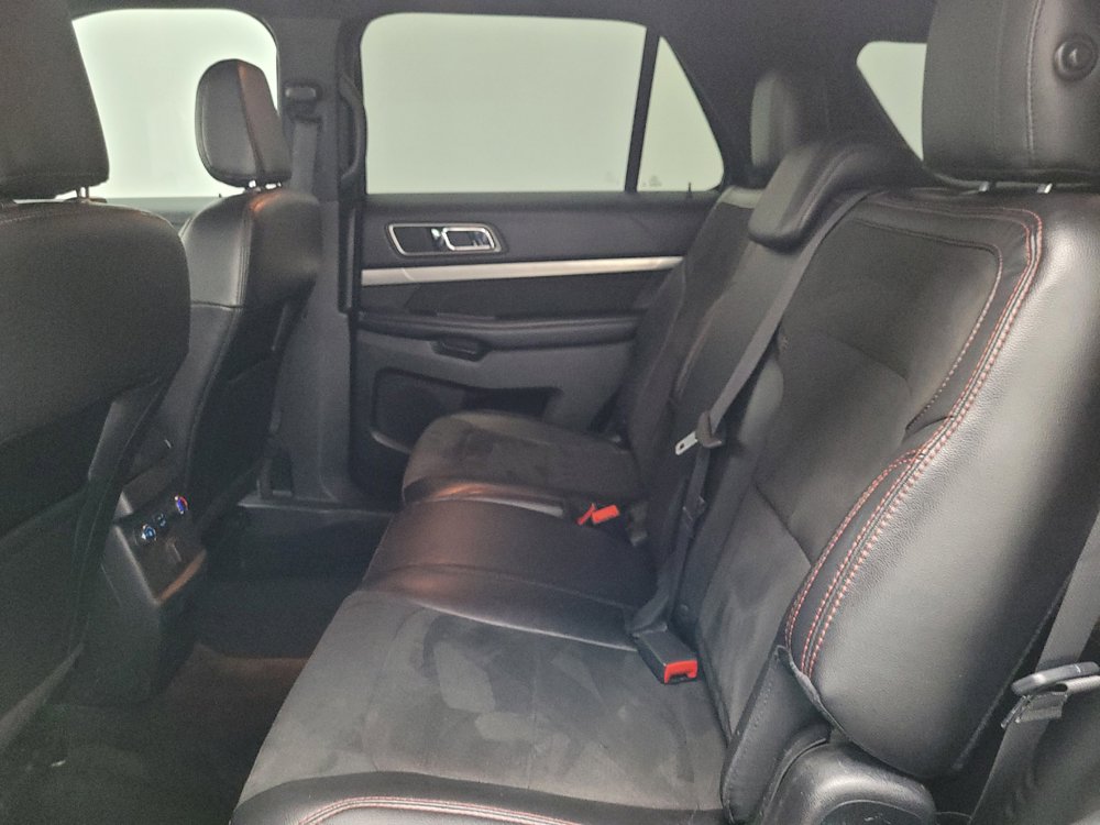 Used 2018 Ford Explorer XLT w/ Equipment Group 202A FWD image 18