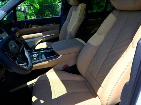 New 2025 Cadillac Escalade IQ Luxury 2 image 28