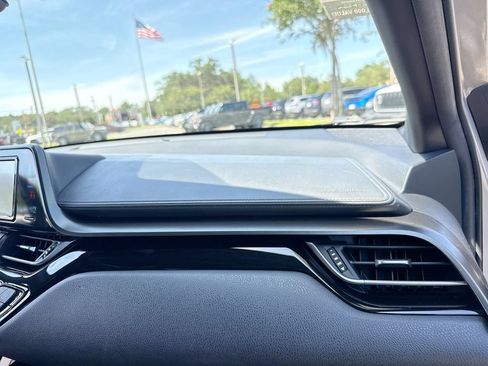 Used 2018 Toyota C-HR XLE FWD image 27