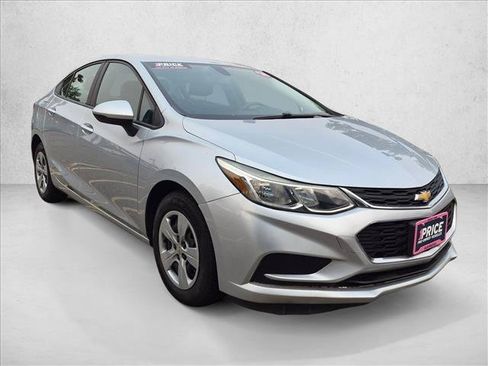 Used 2018 Chevrolet Cruze LS FWD image 3