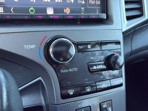 Used 2014 Toyota Venza XLE image 22