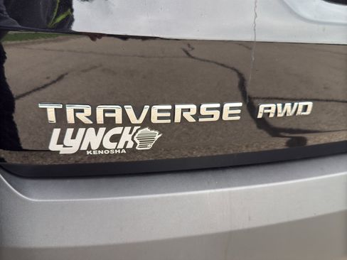 Used 2023 Chevrolet Traverse LT image 10