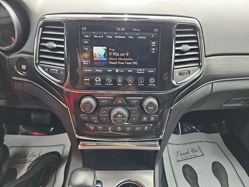 Used 2022 Jeep Grand Cherokee Limited AWD/4WD image 25