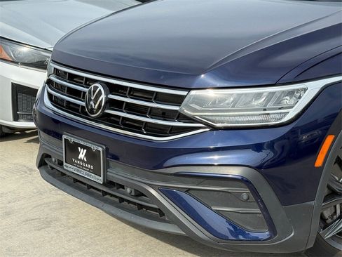 Used 2022 Volkswagen Tiguan SE w/ Panoramic Sunroof Package image 3
