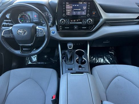 Used 2021 Toyota Highlander LE AWD/4WD image 15