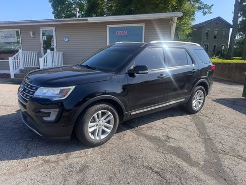 Used 2017 Ford Explorer XLT w/ Equipment Group 202A FWD image 1