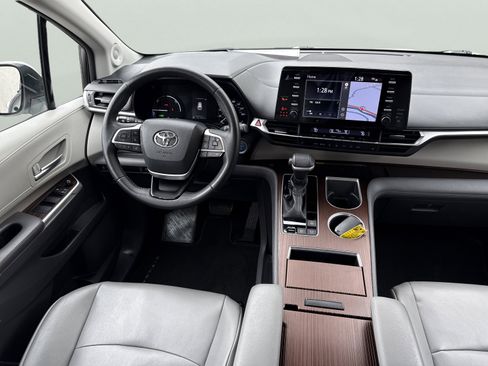 Used 2021 Toyota Sienna XLE w/ XLE Plus Package image 15