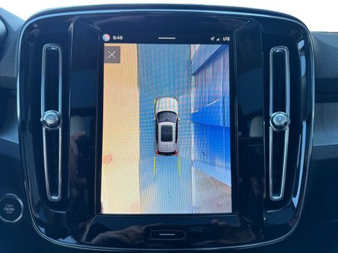 Certified 2024 Volvo XC40 B5 Plus w/ Protection Package Premier AWD/4WD image 19