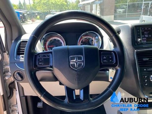Used 2019 Dodge Grand Caravan SXT FWD image 38