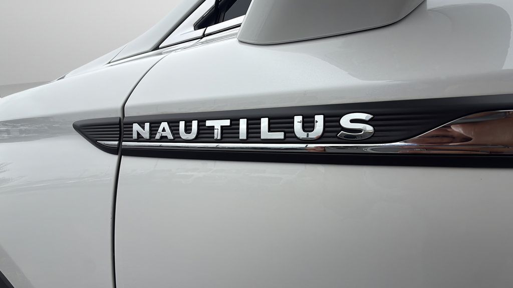 Used 2023 Lincoln Nautilus Reserve w/ Equipment Group 201A AWD/4WD image 33