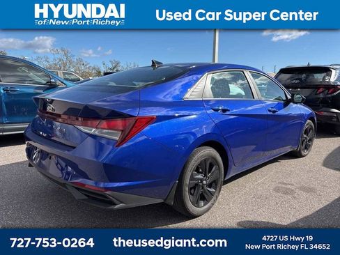 Used 2023 Hyundai Elantra SEL image 3