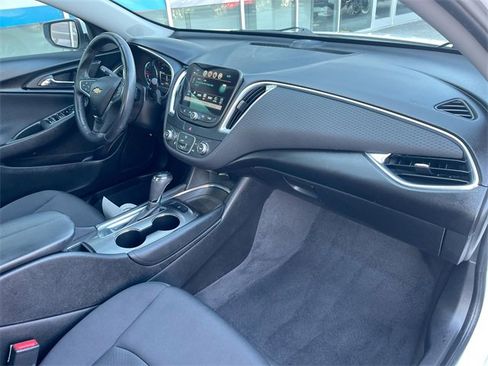 Certified 2018 Chevrolet Malibu LT image 28