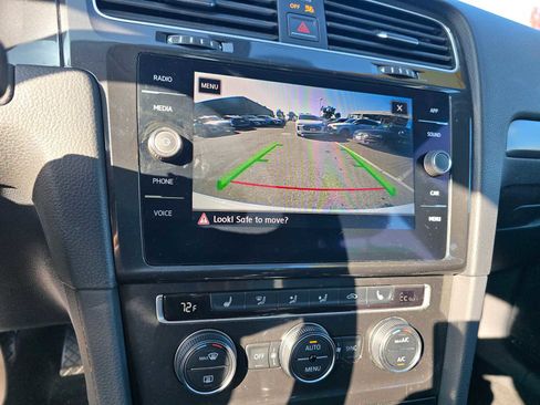 Used 2018 Volkswagen e-Golf SE w/ DC Fast Charging Package image 28