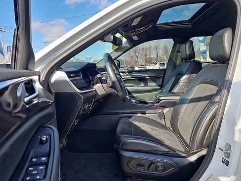 Used 2022 Jeep Grand Cherokee L Laredo image 15