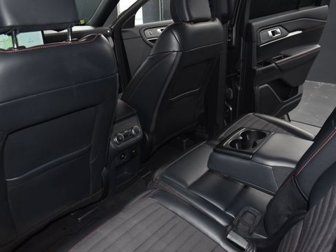 Used 2025 Ford Explorer ST-Line w/ ST-Line Street Pack AWD/4WD image 33