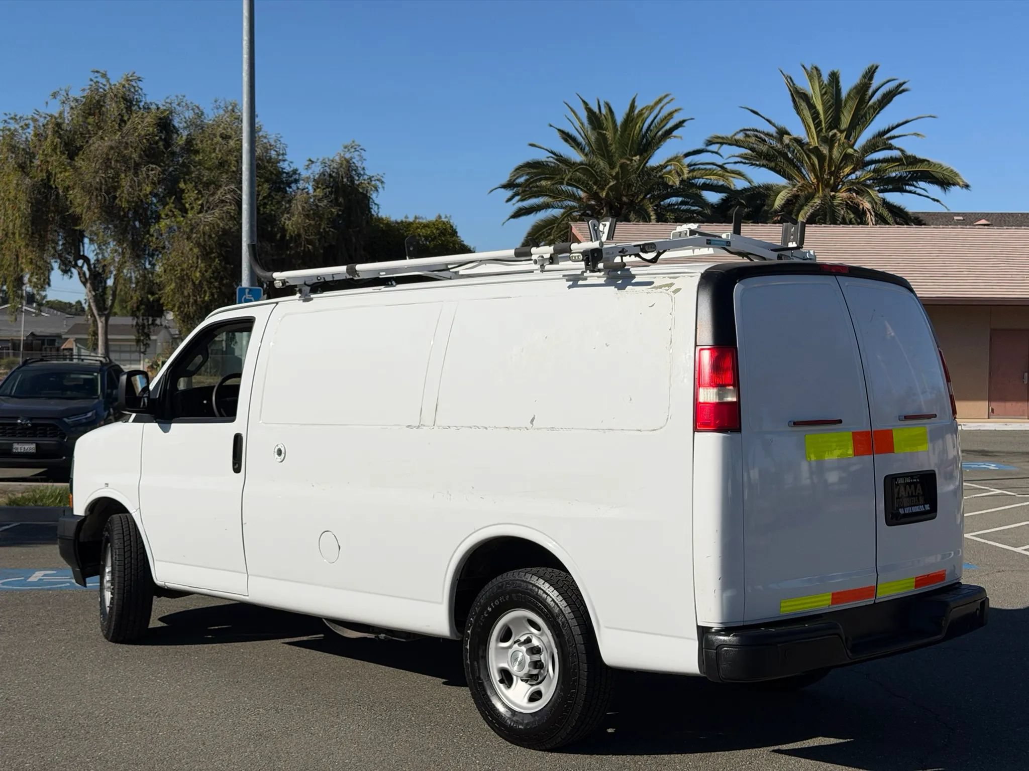 Used 2019 Chevrolet Express 2500 w/ Driver Convenience Package RWD image 2