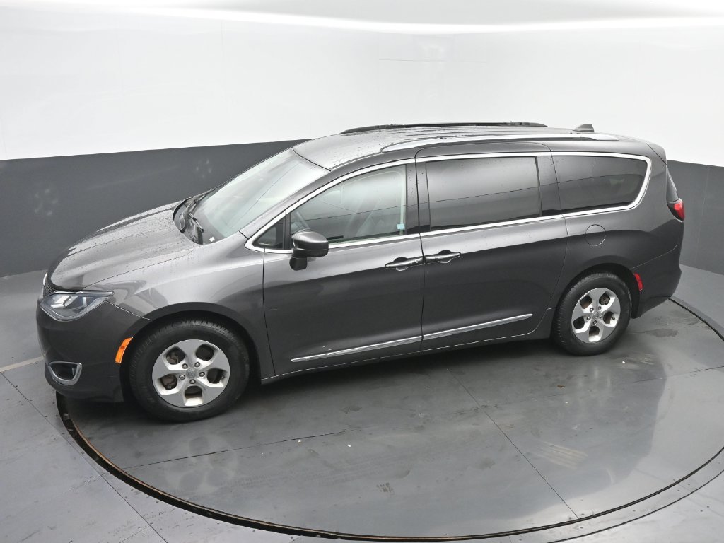 Used 2017 Chrysler Pacifica Touring-L Plus FWD image 42