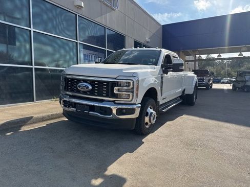 Used 2023 Ford F350 Lariat image 4