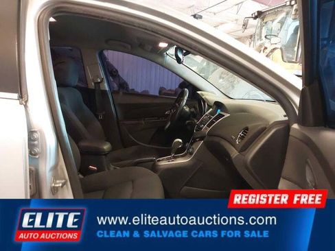 Used 2014 Chevrolet Cruze LT image 9