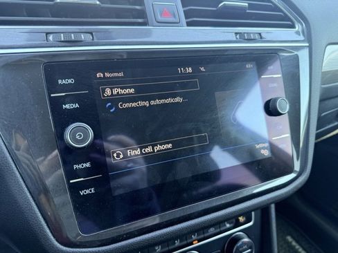 Used 2018 Volkswagen Tiguan SE image 33