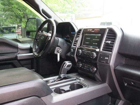 Used 2015 Ford F150 XLT w/ Equipment Group 302A Luxury AWD/4WD image 9