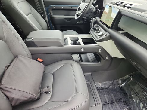 New 2025 Land Rover Defender 110 S image 3