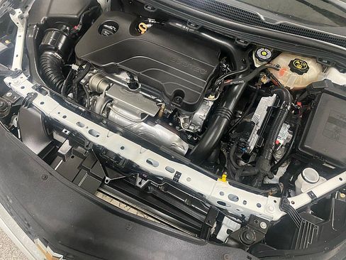 Used 2018 Chevrolet Cruze LS image 16