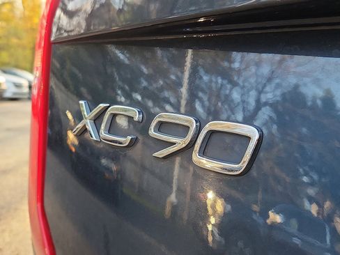 Used 2021 Volvo XC90 T6 Momentum w/ Climate Package image 24