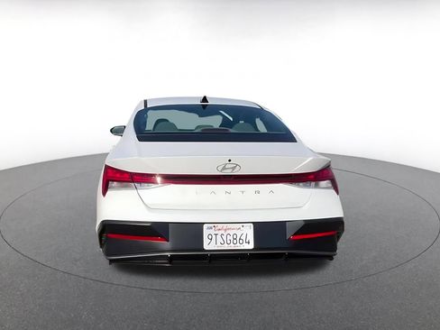 Used 2025 Hyundai Elantra SEL image 12