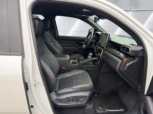 Used 2024 Toyota Tacoma Limited w/ Limited Package (LT) AWD/4WD image 13