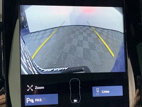 Used 2016 Volvo XC90 T5 R-Design image 12