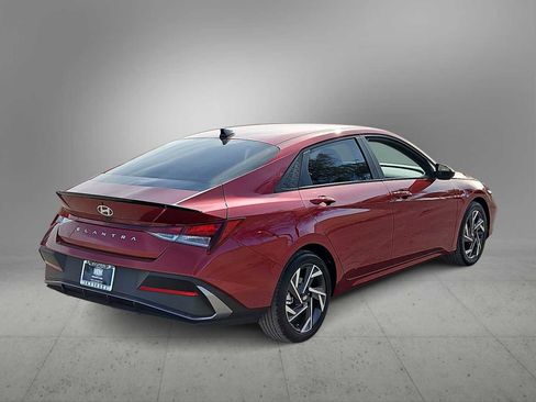Certified 2025 Hyundai Elantra Sport image 8