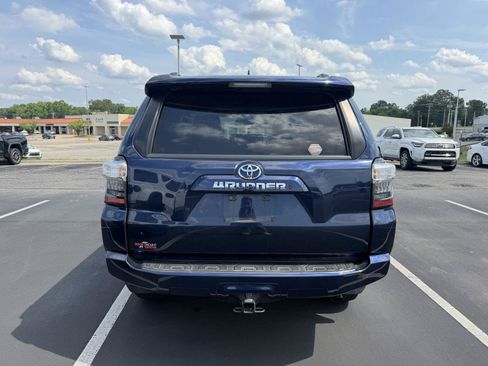 Used 2022 Toyota 4Runner SR5 Premium w/ Moonroof Package RWD image 3