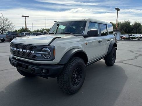 New 2026 Ford Bronco Badlands w/ Sasquatch Package image 1