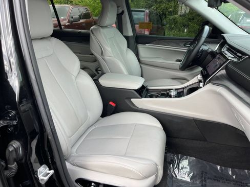 Used 2021 Jeep Grand Cherokee L Overland w/ Luxury Tech Group IV AWD/4WD image 23
