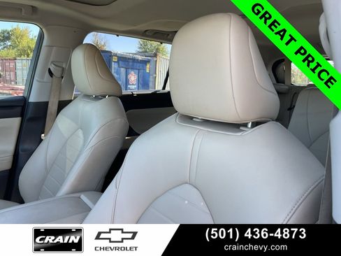 Used 2023 Toyota Highlander XLE image 27