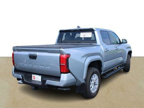 Certified 2025 Toyota Tacoma SR5 AWD/4WD image 4