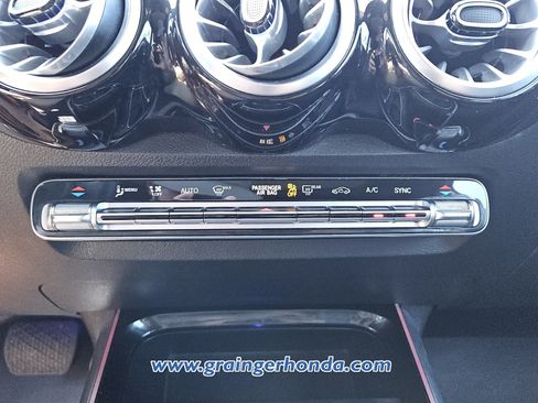 Used 2022 Mercedes-Benz GLB 250 4MATIC image 17