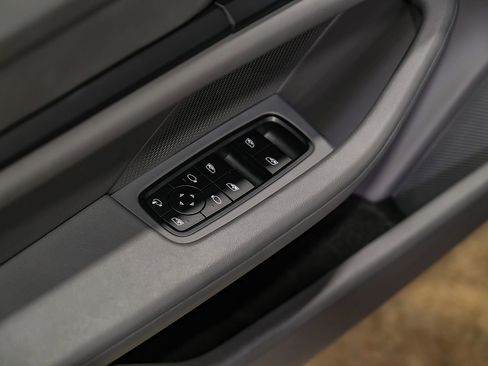 Used 2022 Porsche Taycan 4S image 41