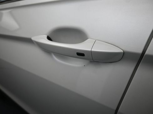 Used 2023 Volkswagen Tiguan SE image 33