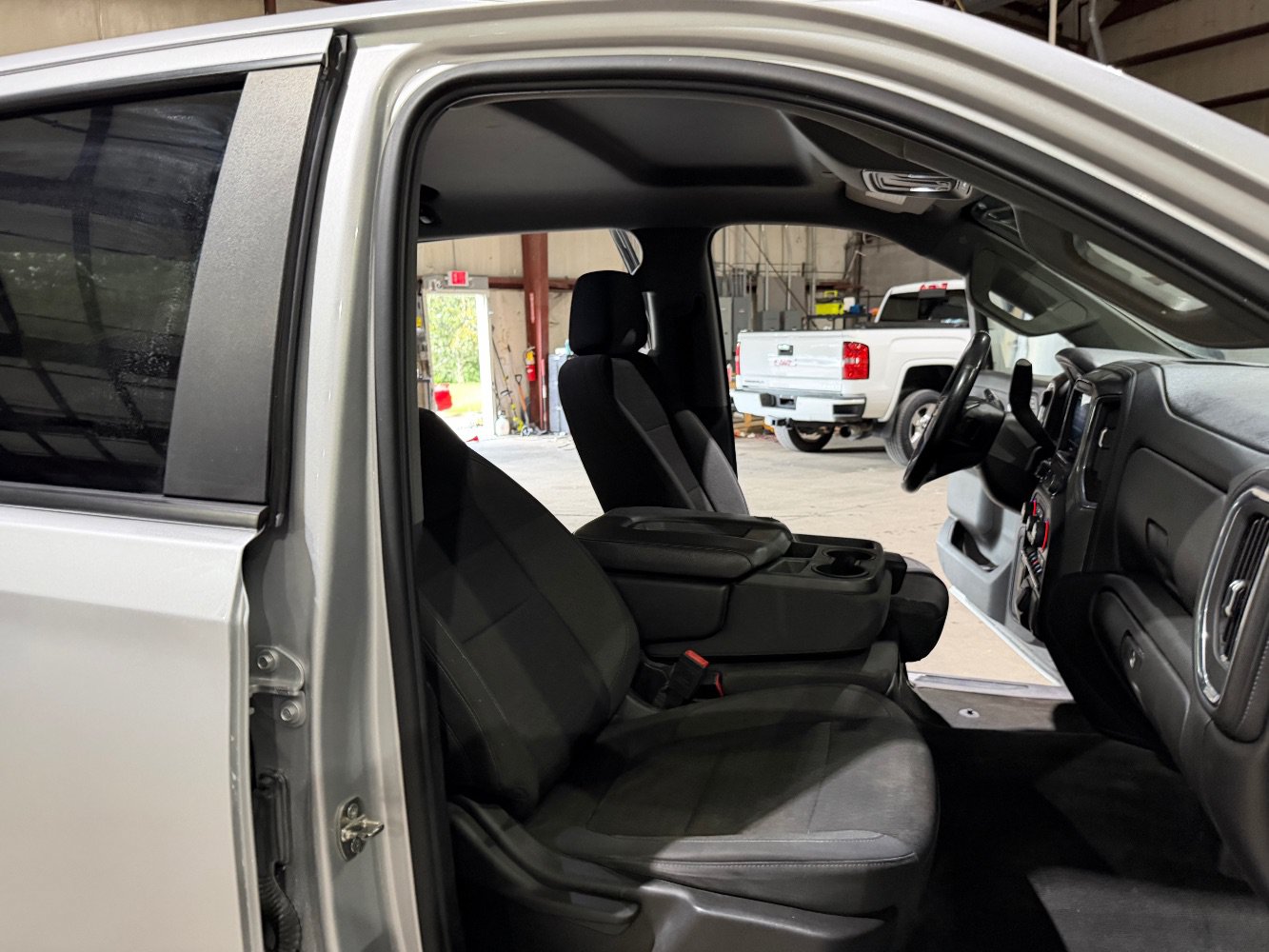 Used 2021 Chevrolet Silverado 1500 LT AWD/4WD image 27