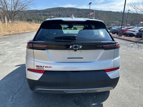 Used 2023 Chevrolet Bolt EUV Premier w/ Redline Edition FWD image 4
