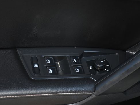 Used 2023 Volkswagen Tiguan S image 10