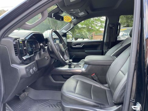 Used 2023 Chevrolet Silverado 1500 LTZ w/ Z71 Off-Road Package AWD/4WD image 4