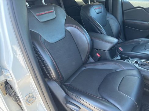 Used 2022 Jeep Cherokee Trailhawk w/ Comfort/Convenience Group AWD/4WD image 51