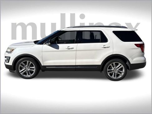 Used 2016 Ford Explorer XLT w/ Equipment Group 202A image 10