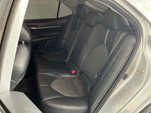 Used 2020 Toyota Camry SE FWD image 19