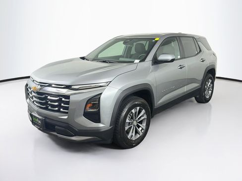 Used 2025 Chevrolet Equinox LT FWD image 3