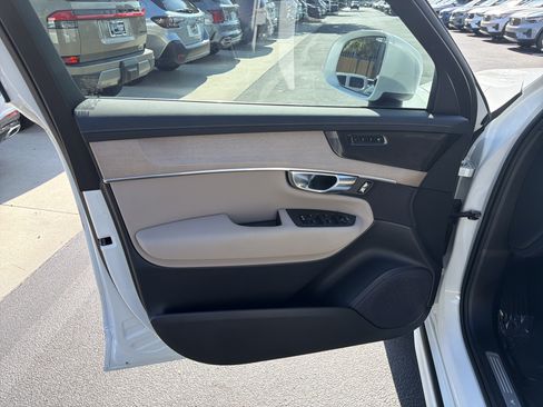 Used 2025 Volvo XC90 B5 Plus w/ Protection Package Premier AWD/4WD image 14