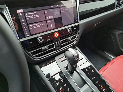 Used 2026 Porsche Macan S image 31